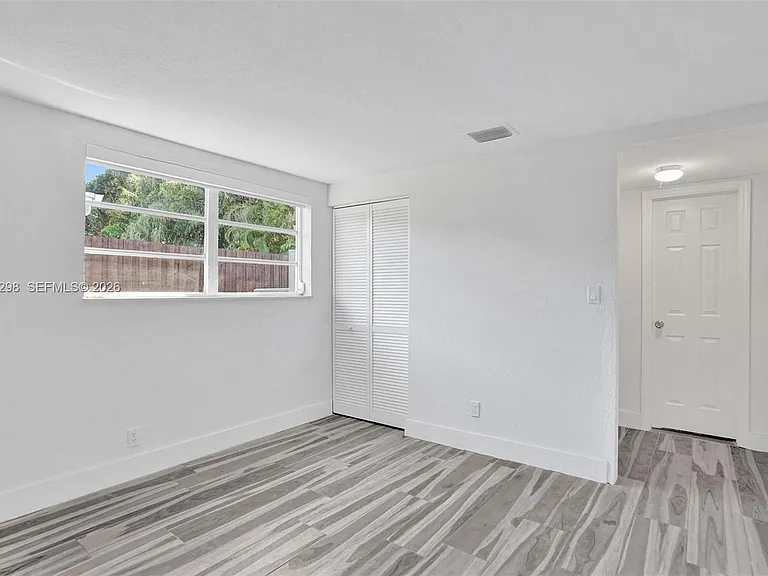 19260 NE 22nd Ave — Photo 25