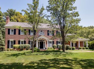 559 Rockefeller Rd, Lake Forest, IL 60045