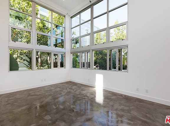 3rd image of 1037 N Laurel Ave APT 17