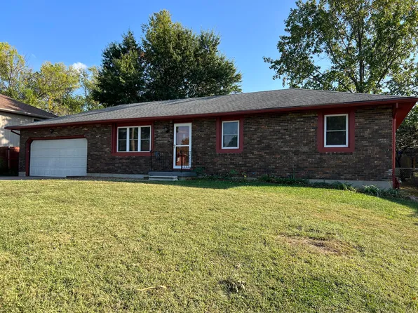 734 W Plaza Dr, Marshall, MO 65340