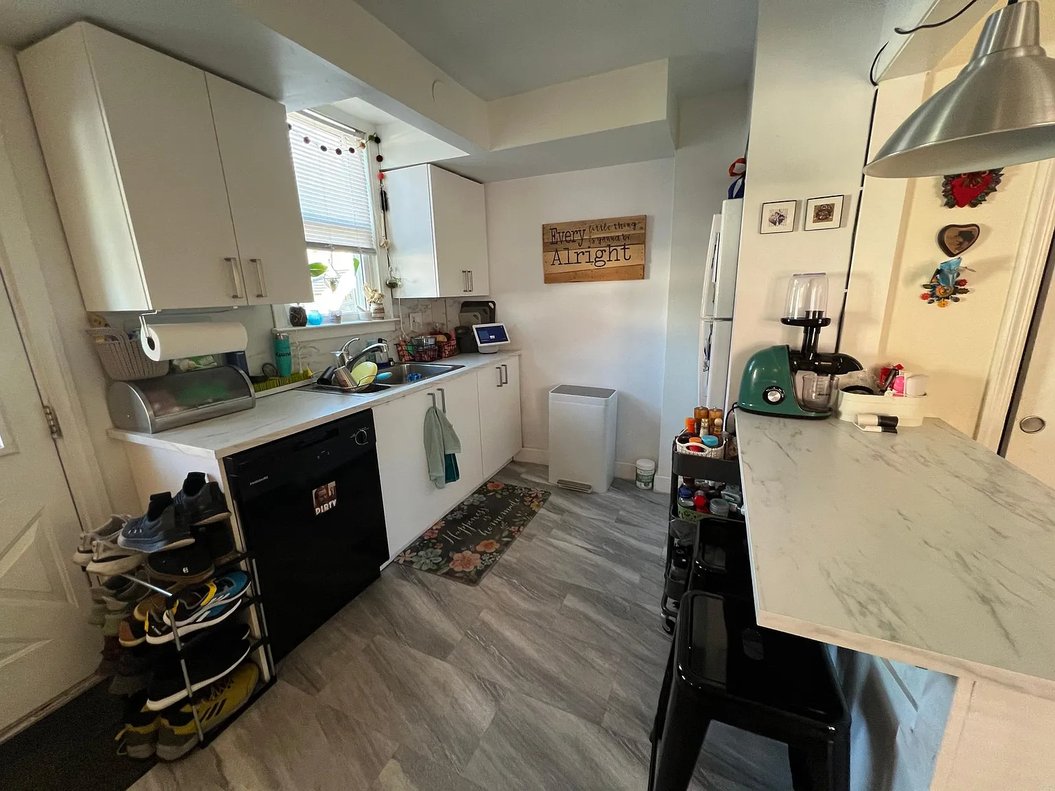 3 bed, 1.5 bath, 1200 sqft, $2,450 — Photo 3