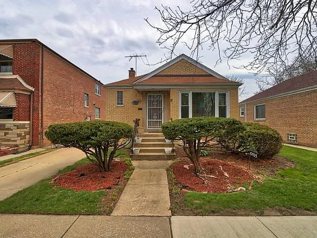 10935 S Eberhart Ave photo 1