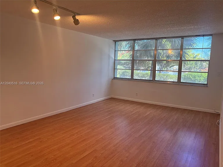 2741 Taft St #211 — Photo 2