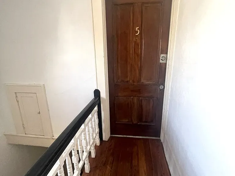 103 E Jones St #1 — Photo 4