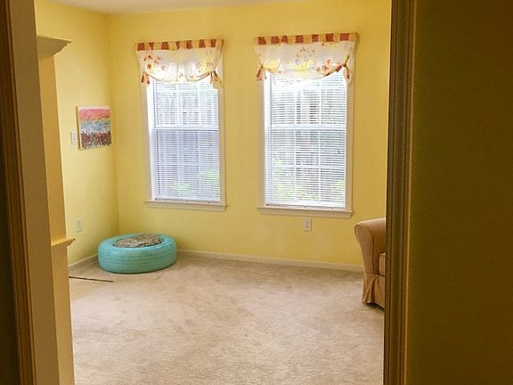 3rd image of 105 Cedar Glen Ln