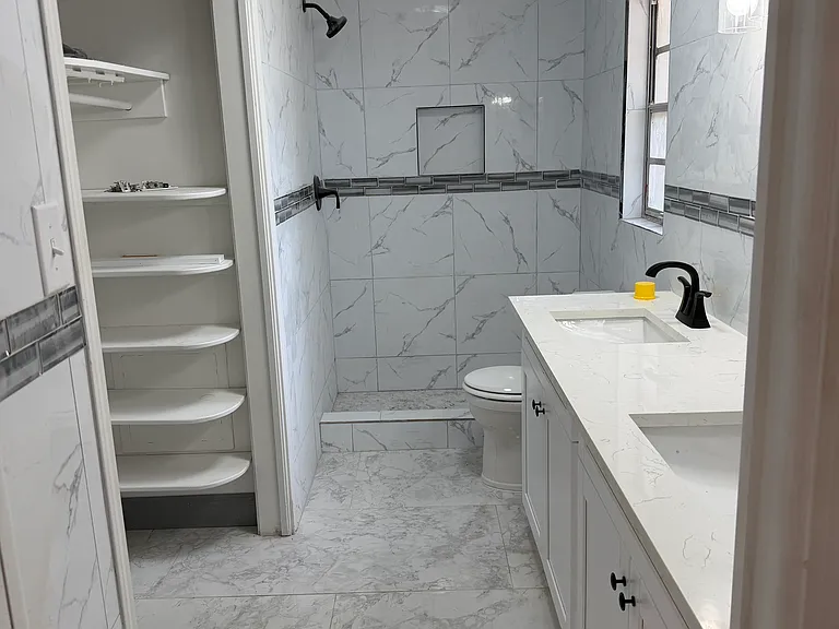 701 Westwood Ln — Photo 3