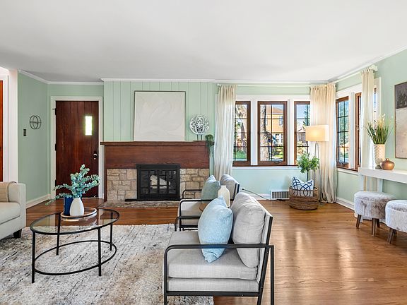3rd image of 3135 Elm Ave