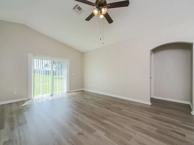 1323 Hillview Dr — Photo 5