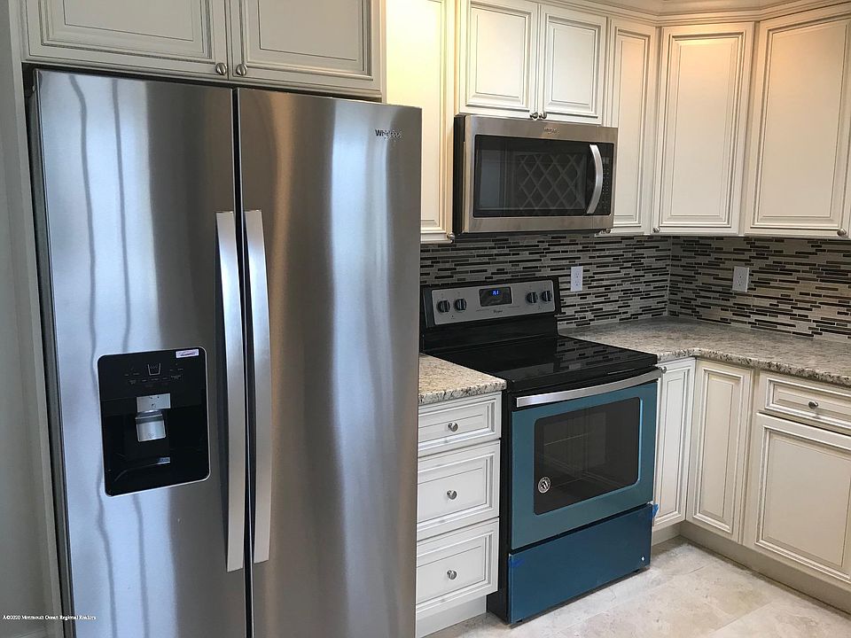 1st image of 370A Portsmouth Dr