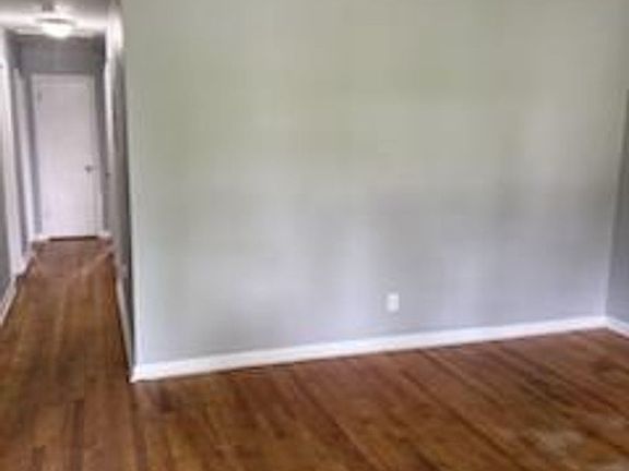 2nd image of 1817 Camelot Dr
