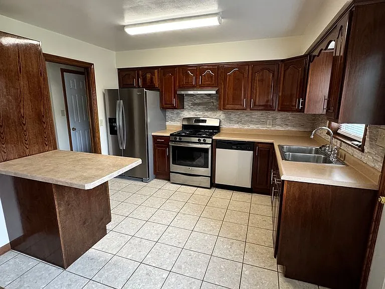 5001 Sampson Dr — Photo 7