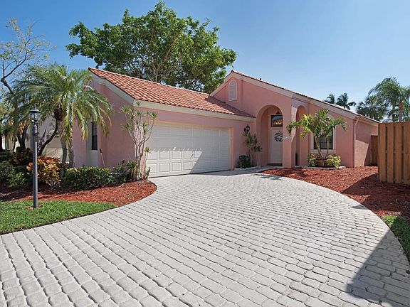 2nd image of 2548 La Lique Cir