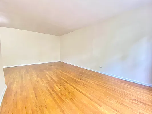 Rented by Queens Apartments Realty LLC | media 17