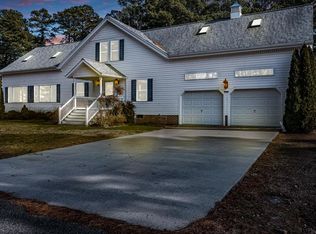 273 Sutton Ave, Reedville, VA 22539