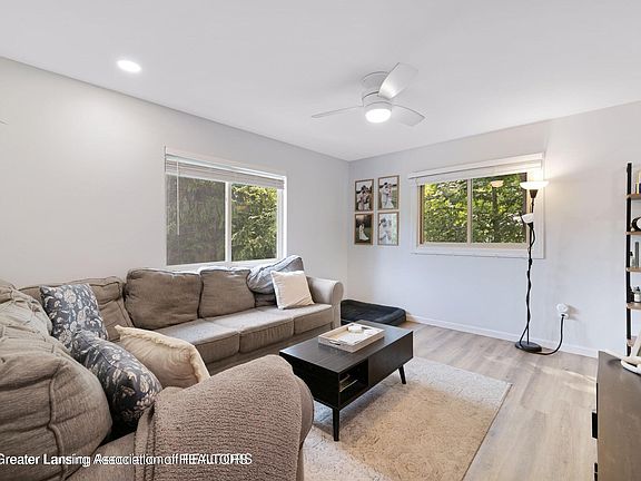 5th image of 826 Jones St
