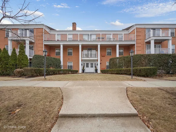 90 6th Ave APT 201, La Grange, IL 60525