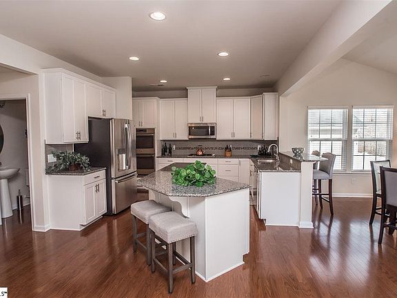 3rd image of 340 Kelsey Glen Ln