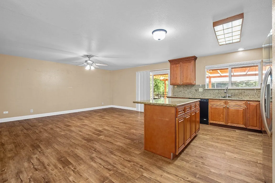 4 bed, 1904 sqft, $3,000 — Photo 4