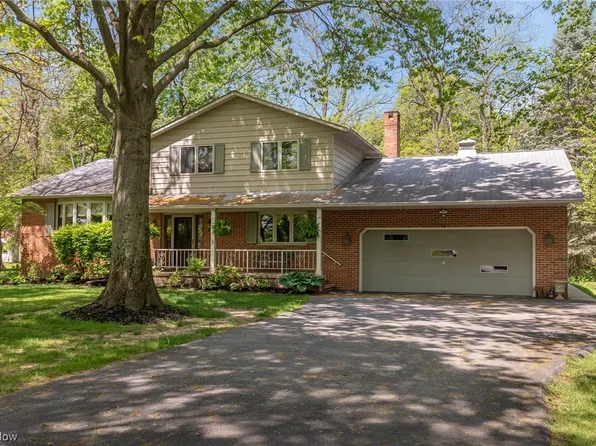 2360 River Rd, Willoughby Hills, OH 44094