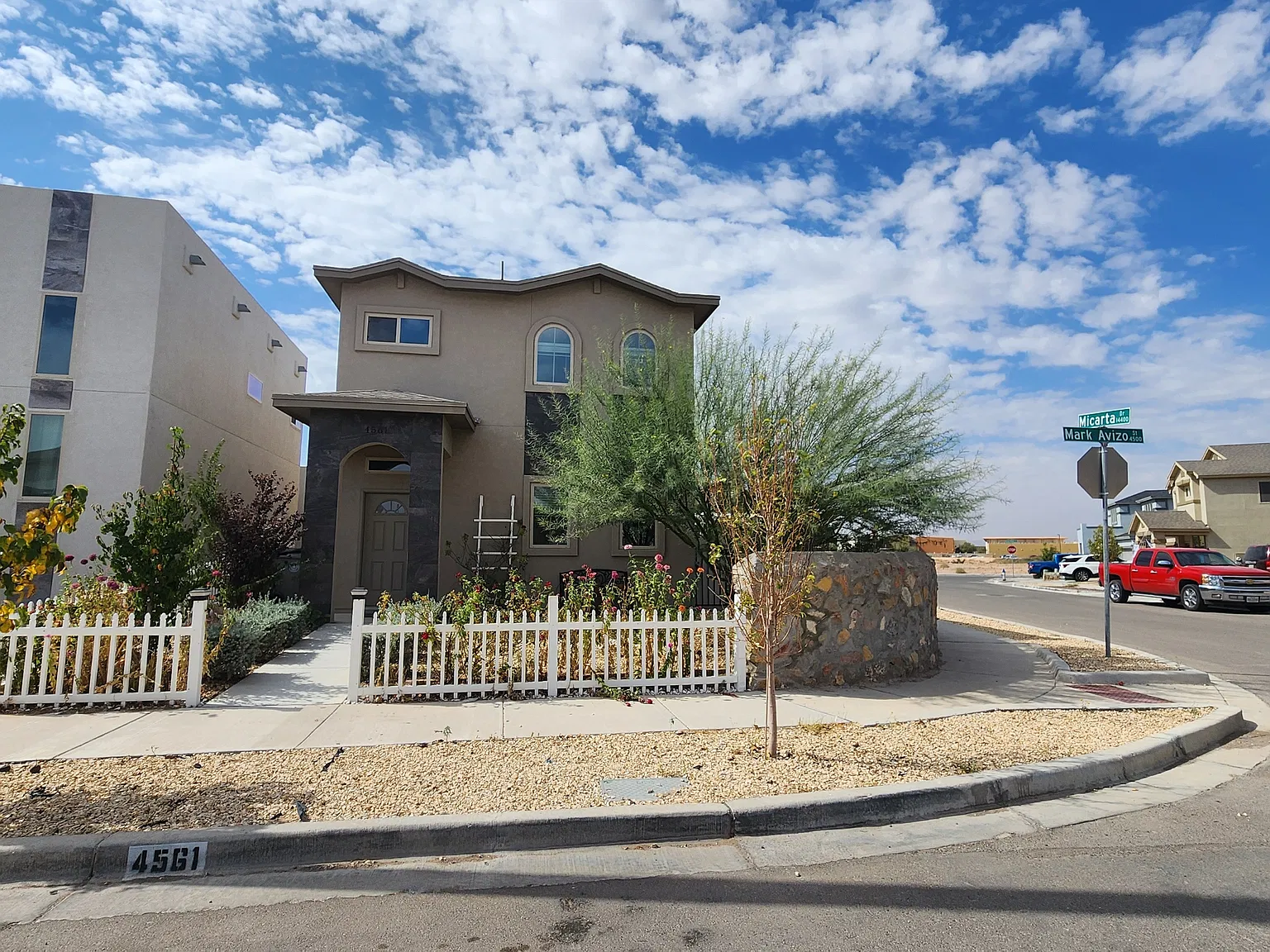 4561 Mark Avizo - 1 — Photo 2