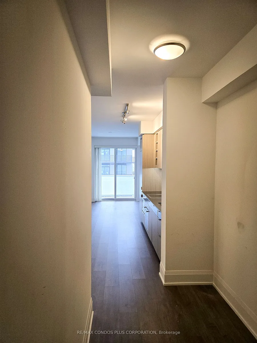 Building Photo - 101 Erskine Ave #1705