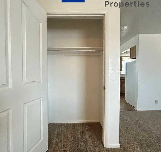 Main 819 S — Photo 20