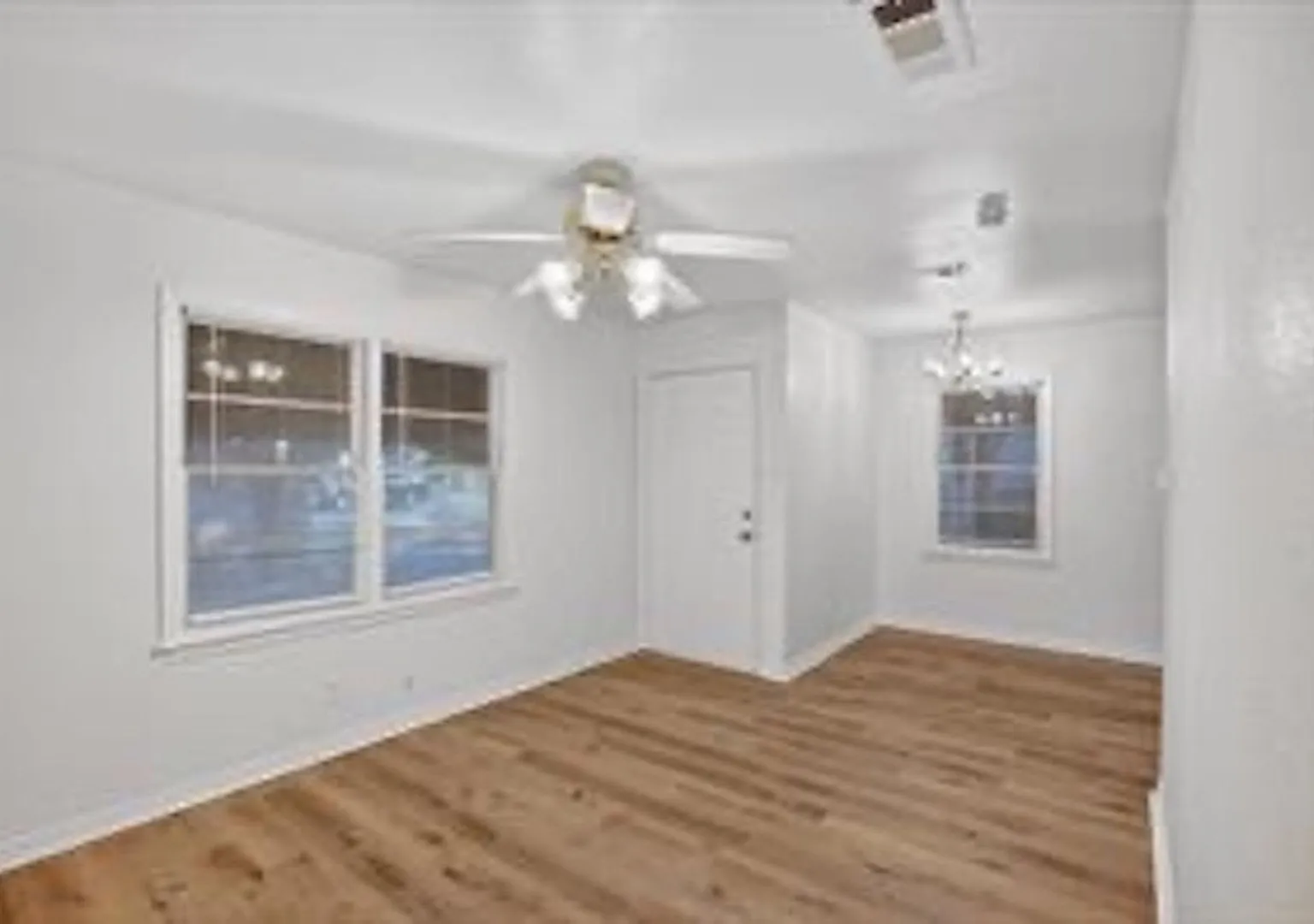 Move In Ready 2-Bed 1-Bath — Photo 2