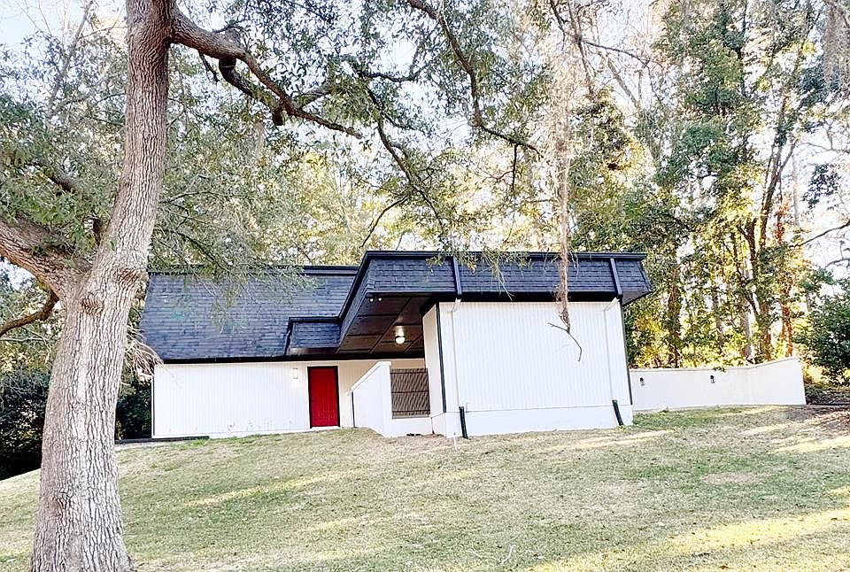 1st image of 2201 Riverside Dr