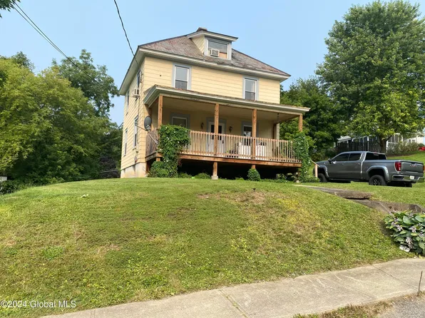 13 Park Avenue, Ticonderoga, NY 12883