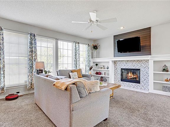 3rd image of 15642 Conser St