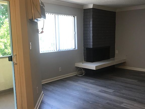 3rd image of 4660 Cahuenga Blvd #219