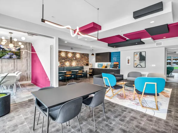 The Quarters Sterling House (Student Housing - Rent by the Bed)