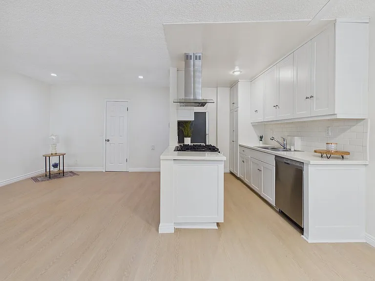 Gale Apartments — Photo 27