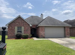 102 Robin Dale Dr, Youngsville, LA 70592