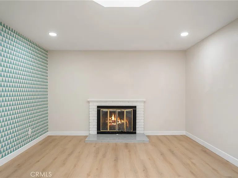 912 W Hill Ave — Photo 7