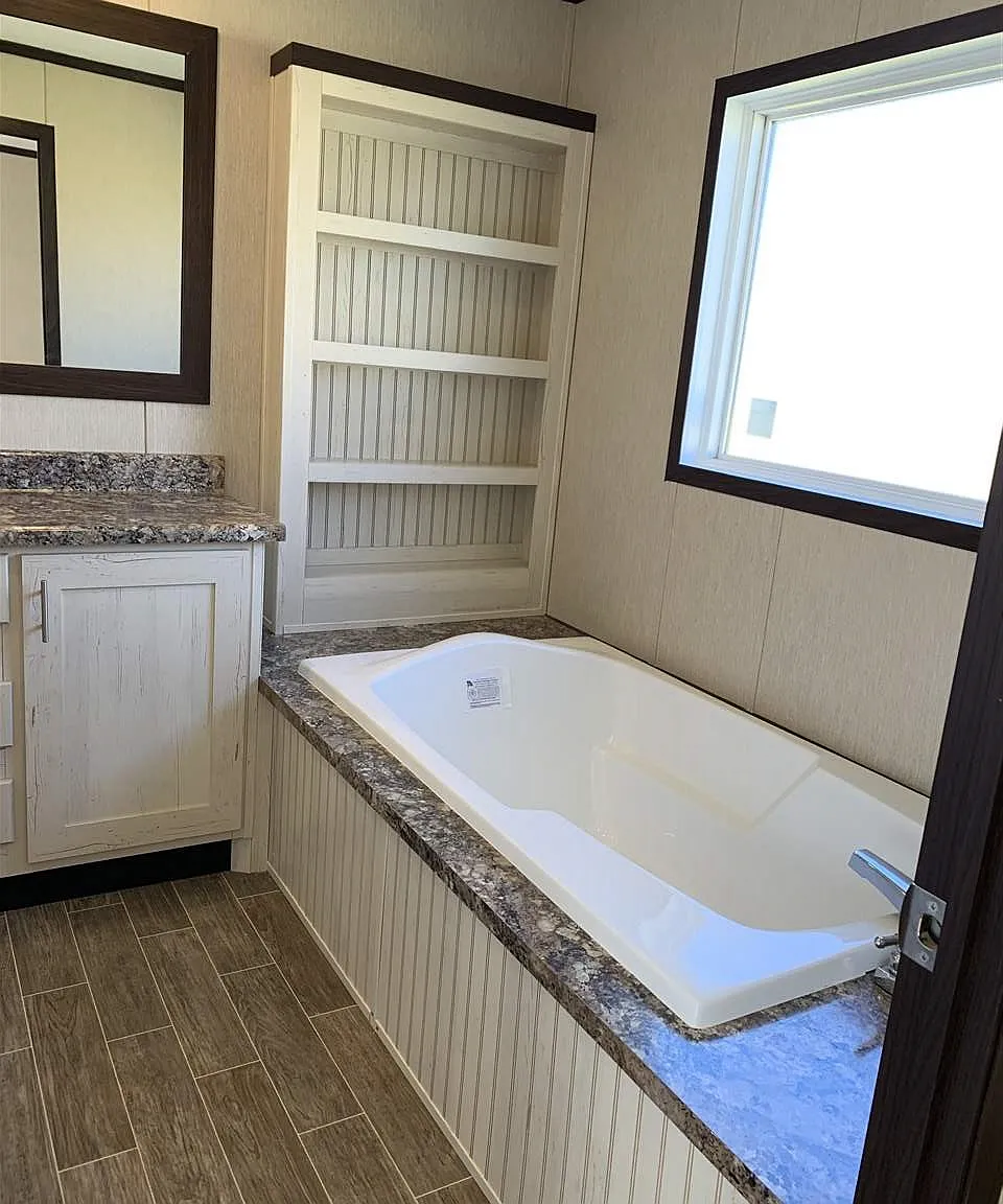 3 bed, 2.0 bath, 950 sqft, $1,175 — Photo 3