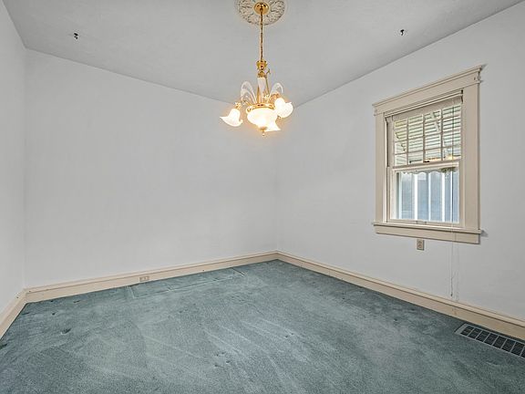4th image of 142 Cottage Ave