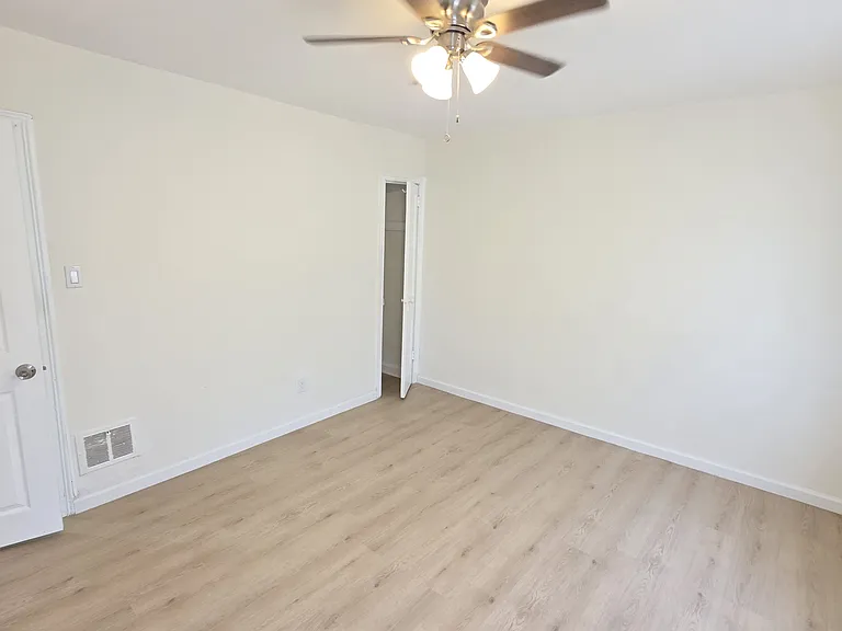 5449 Claridge St — Photo 7