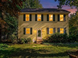 203 Lakeview Ave, Tyngsboro, MA 01879