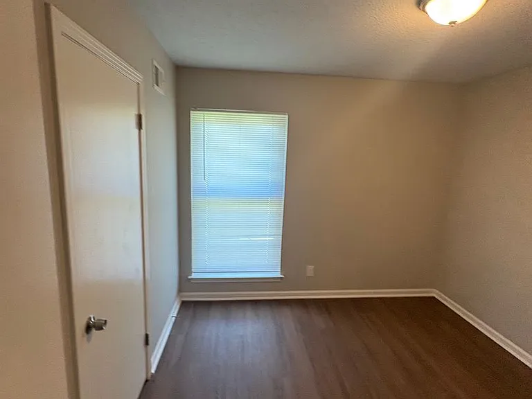 3235 Dorchester St — Photo 3