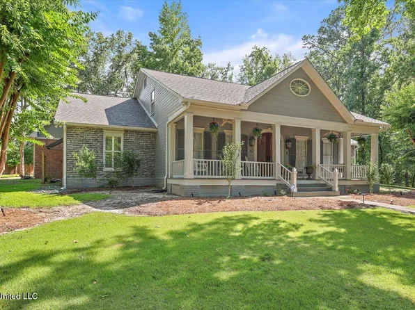 2 White Oak Pl, Clinton, MS 39056