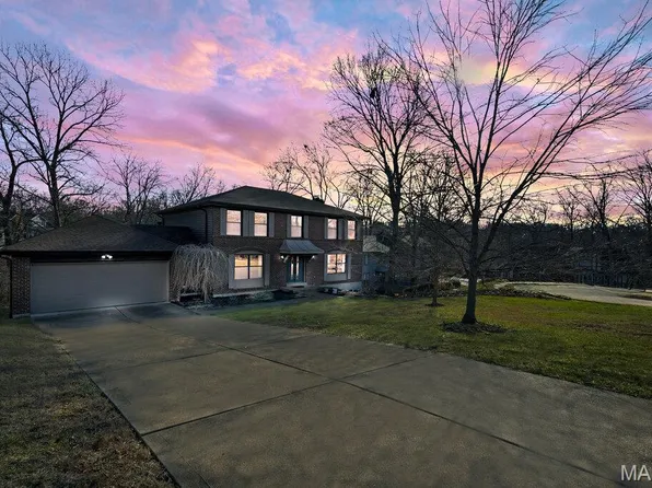 710 Briarfarm Ln, Saint Louis, MO 63122
