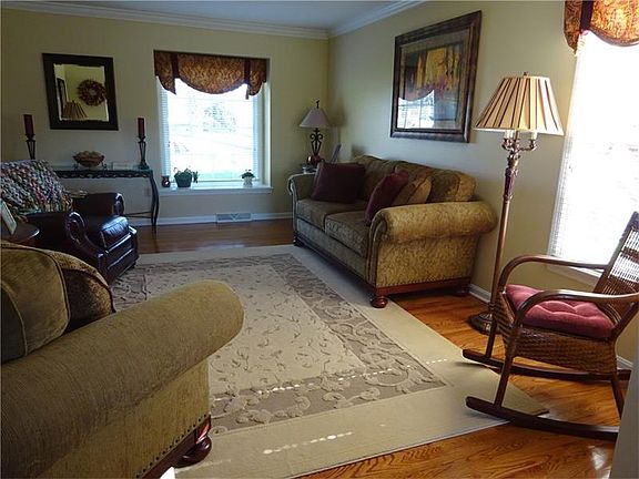 3rd image of 200 Palomino Dr