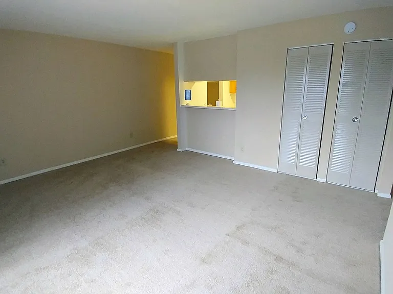 Ivywood - Studio - Living Room