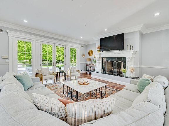 5th image of 2136 Deerfield Rd