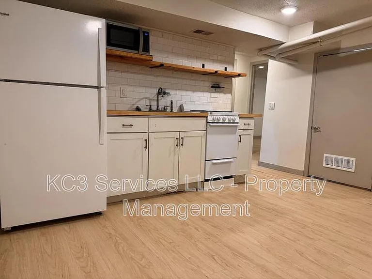 11108 Bennington Ave #B — Photo 3