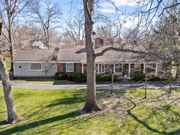 9111 Pawnee Ln, Leawood, KS 66206