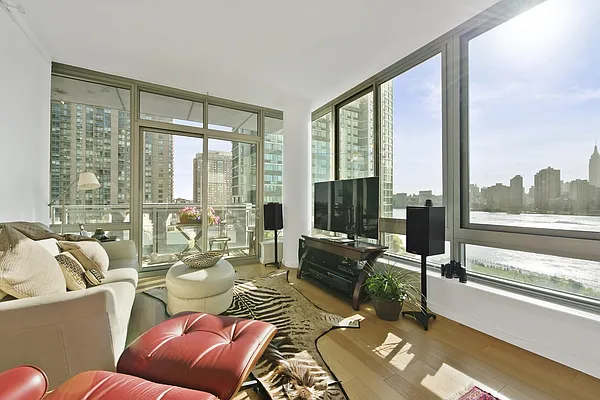 Sold by Nest Seekers International | media 3