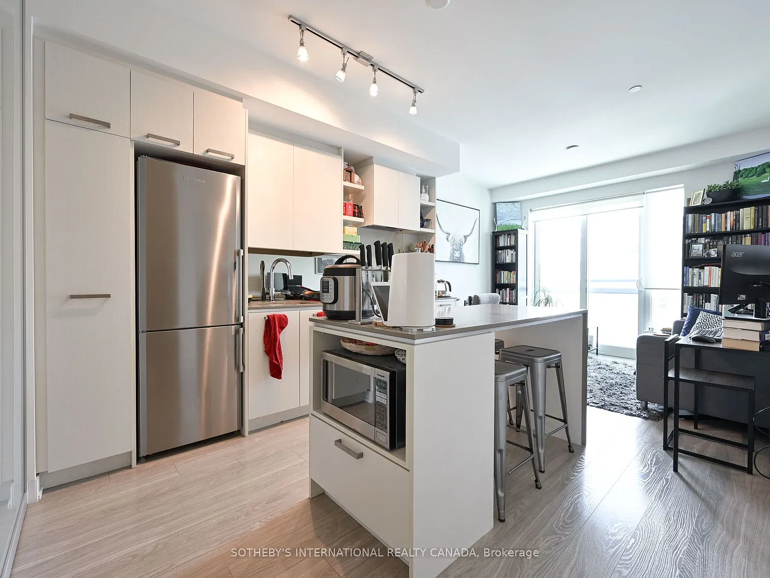 High Park Condominiums — Photo 1
