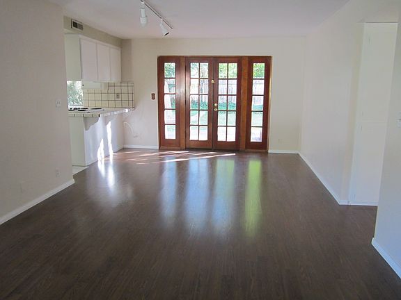 4th image of 26920 Helmond Dr